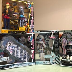 Rare- Ultimate Abby Bominable Monster High Doll bundle with Accessories